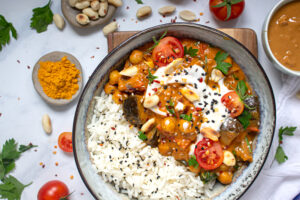 golden chickpea and aubergine peanut curry